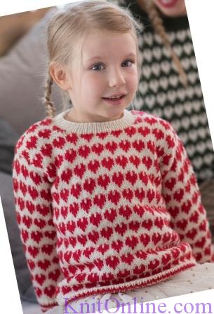 свитер на девочку с узором жаккард сердце